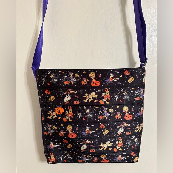 Disney Mickey & Friends Halloween Harveys Seatbelt Crossbody Bag - Picture 2 of 4